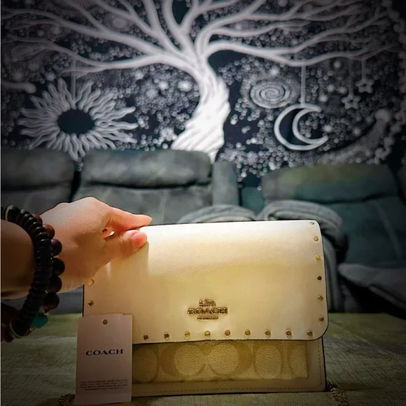 Coach Y2K small Crossbody purse white and light brown leather with Gold chain - Picture 4 of 16